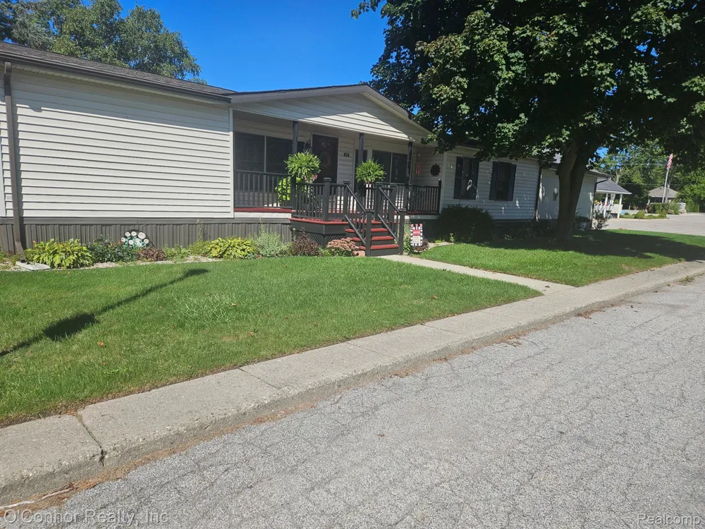 3333 Ravenswood #52 Marysville City, MI 48040