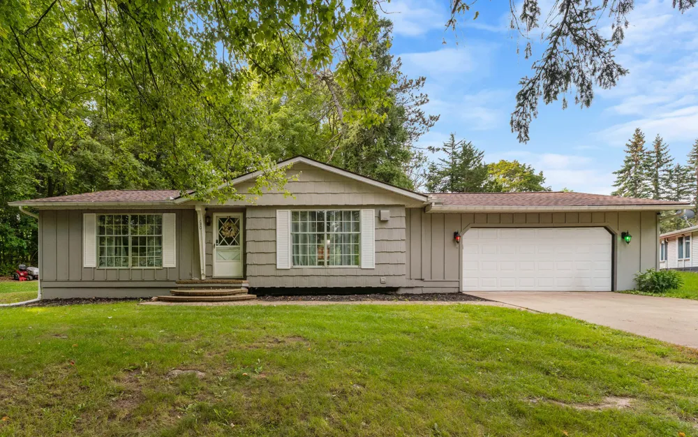 190 W Bacon Street Hillsdale City, MI 49242