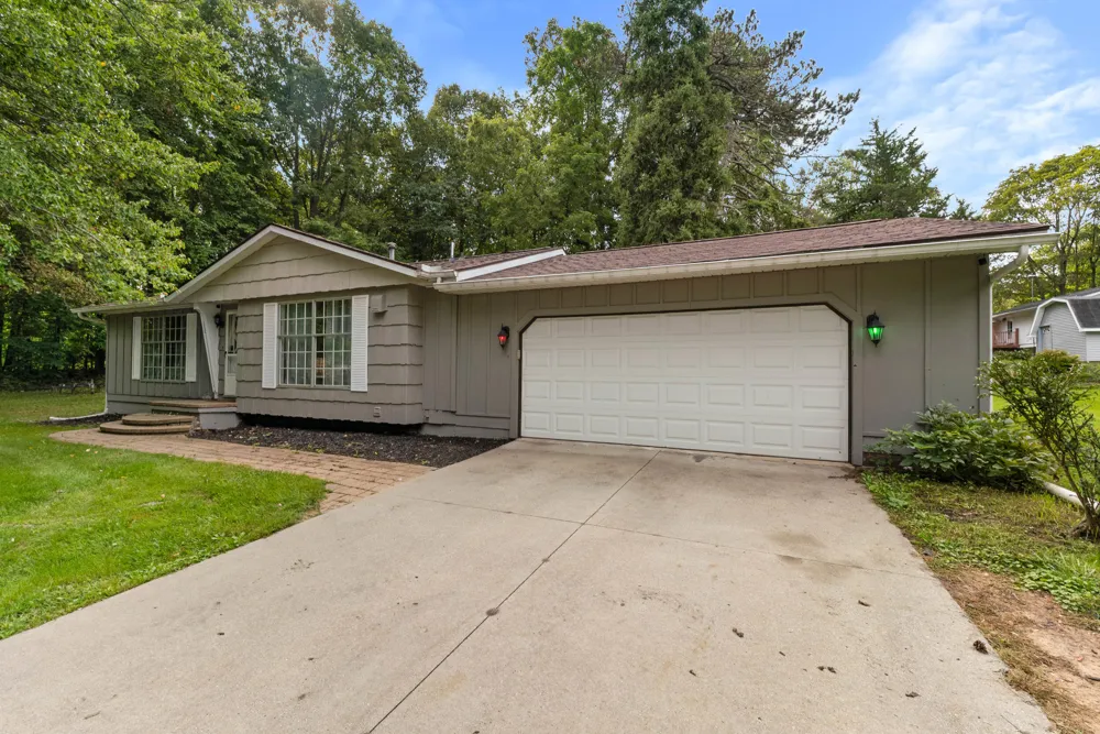 190 W Bacon Street Hillsdale City, MI 49242
