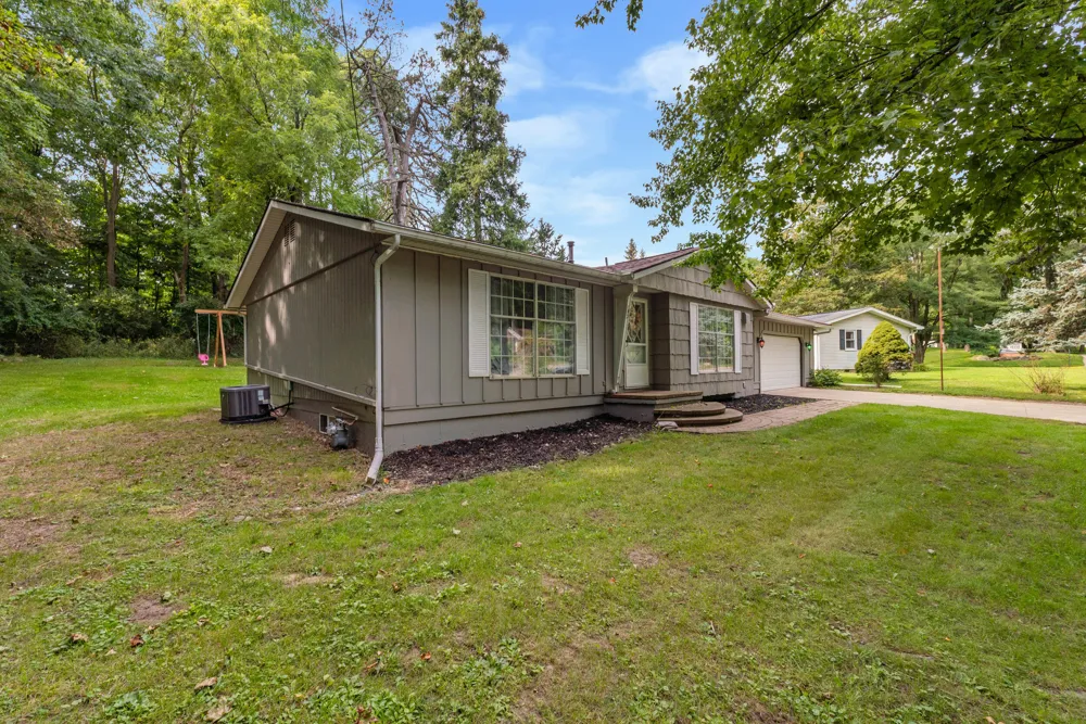 190 W Bacon Street Hillsdale City, MI 49242