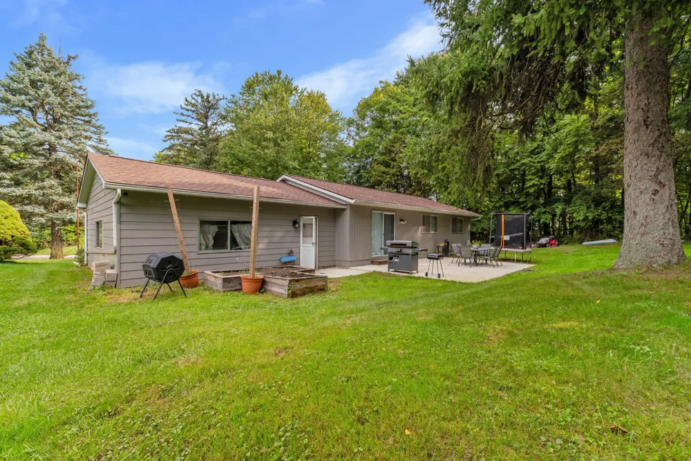 190 W Bacon Street Hillsdale City, MI 49242