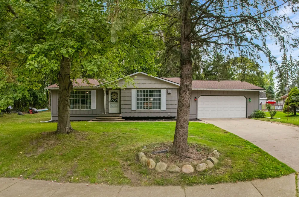 190 W Bacon Street Hillsdale City, MI 49242