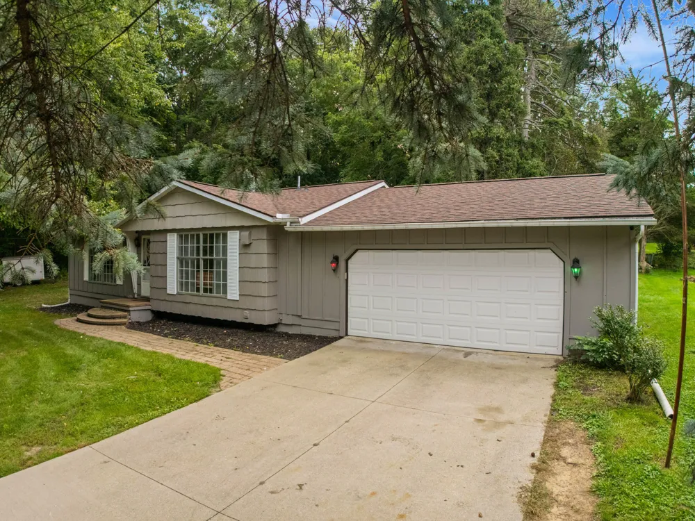 190 W Bacon Street Hillsdale City, MI 49242