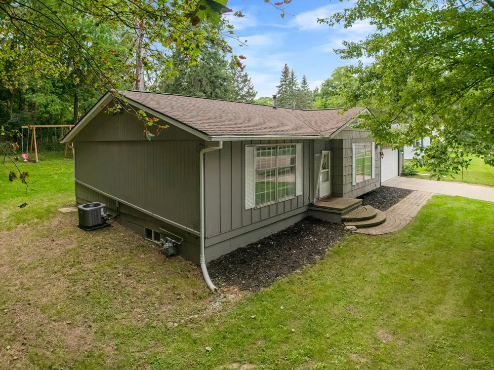 190 W Bacon Street Hillsdale City, MI 49242