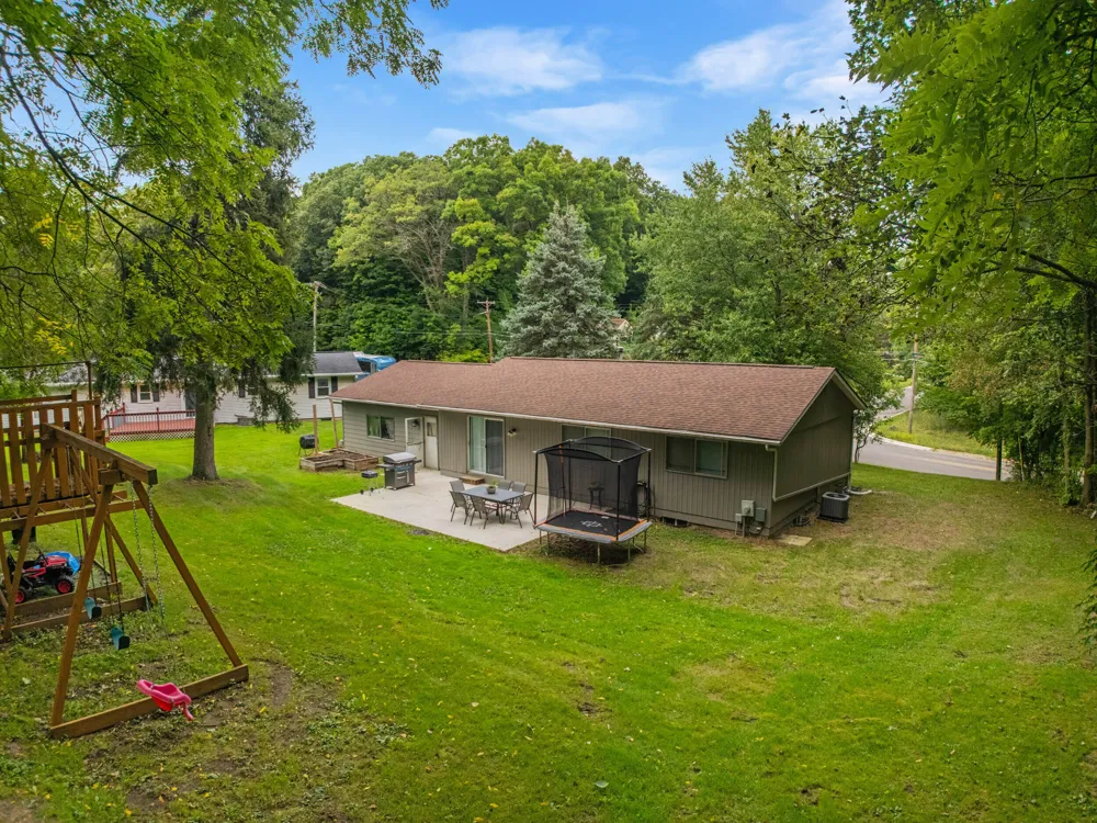 190 W Bacon Street Hillsdale City, MI 49242