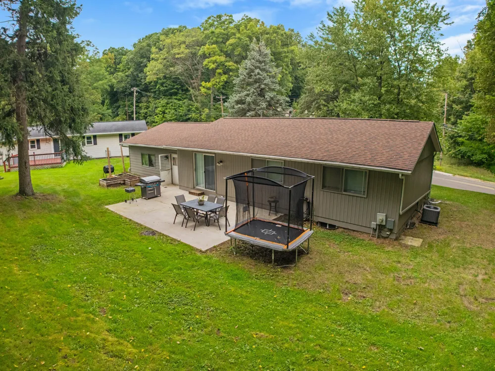 190 W Bacon Street Hillsdale City, MI 49242