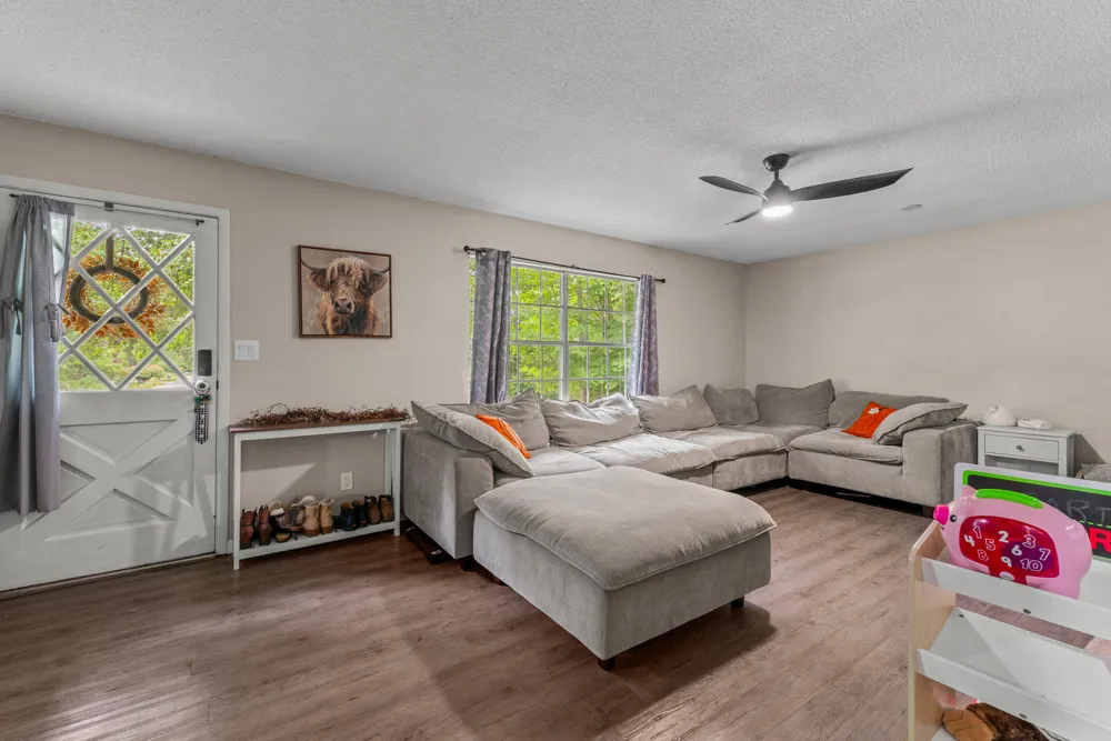 190 W Bacon Street Hillsdale City, MI 49242