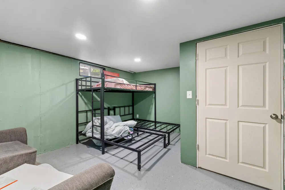 190 W Bacon Street Hillsdale City, MI 49242