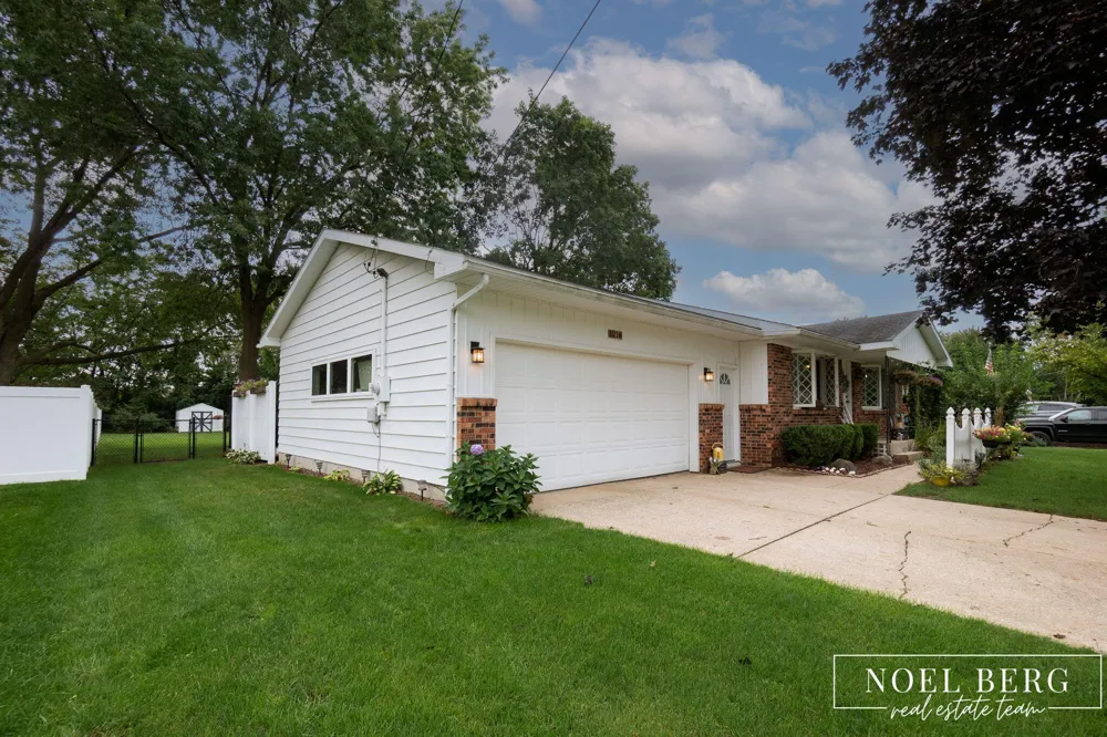 1216 Sycamore Drive Georgetown Charter Township, MI 49428