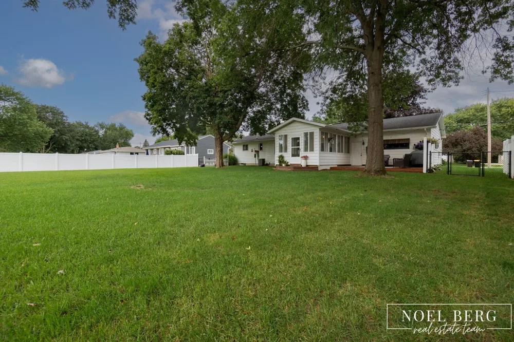 1216 Sycamore Drive Georgetown Charter Township, MI 49428