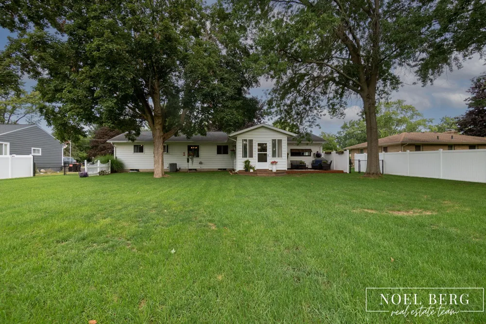 1216 Sycamore Drive Georgetown Charter Township, MI 49428