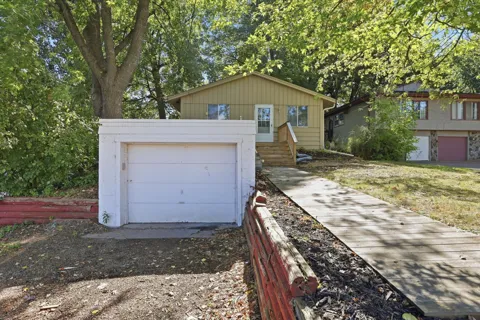 5013 Shoreline Drive