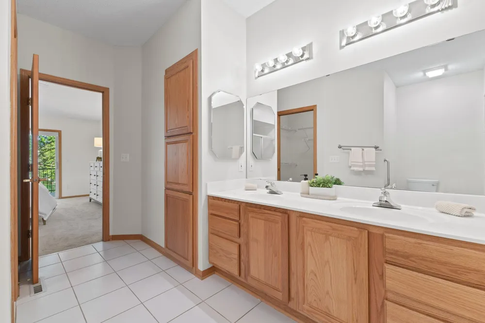 1478 Violet Lane Eagan, MN 55122