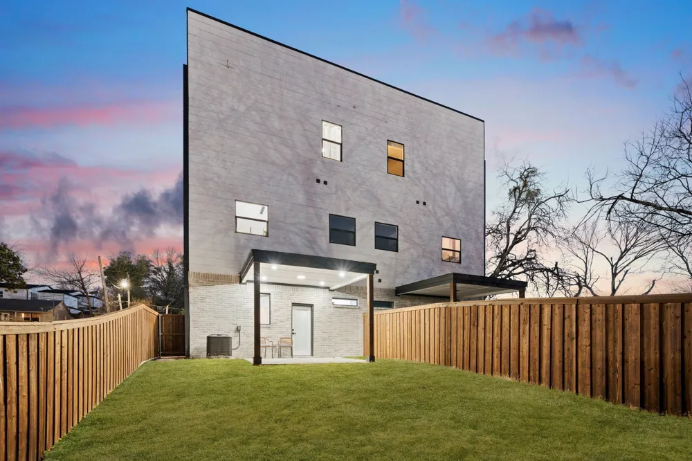 1919 Pollard Street Dallas, TX 75208