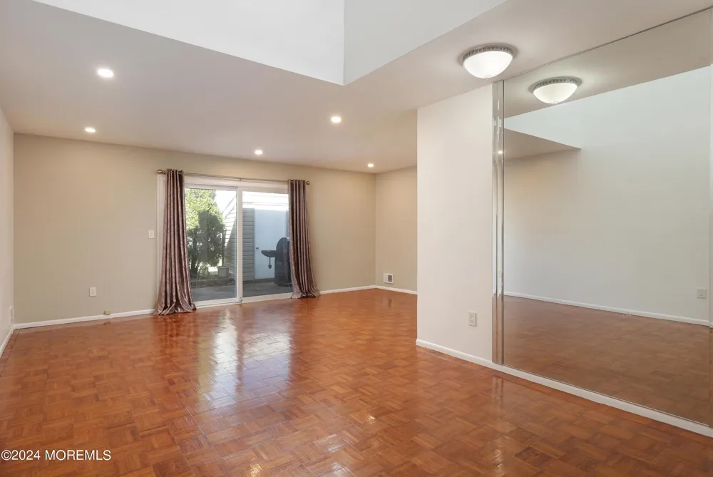 2 Elizabeth Court Tinton Falls, NJ 07724