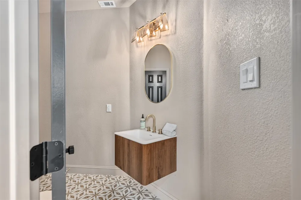 1608 Crown Point Road McKinney, TX 75072