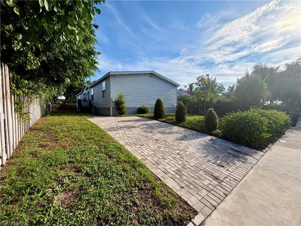 755 Ridgewood Drive West Palm Beach, FL 33405