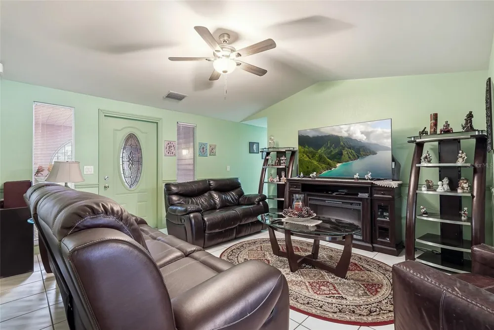 3118 RIVER COVE DRIVE Tampa, FL 33614