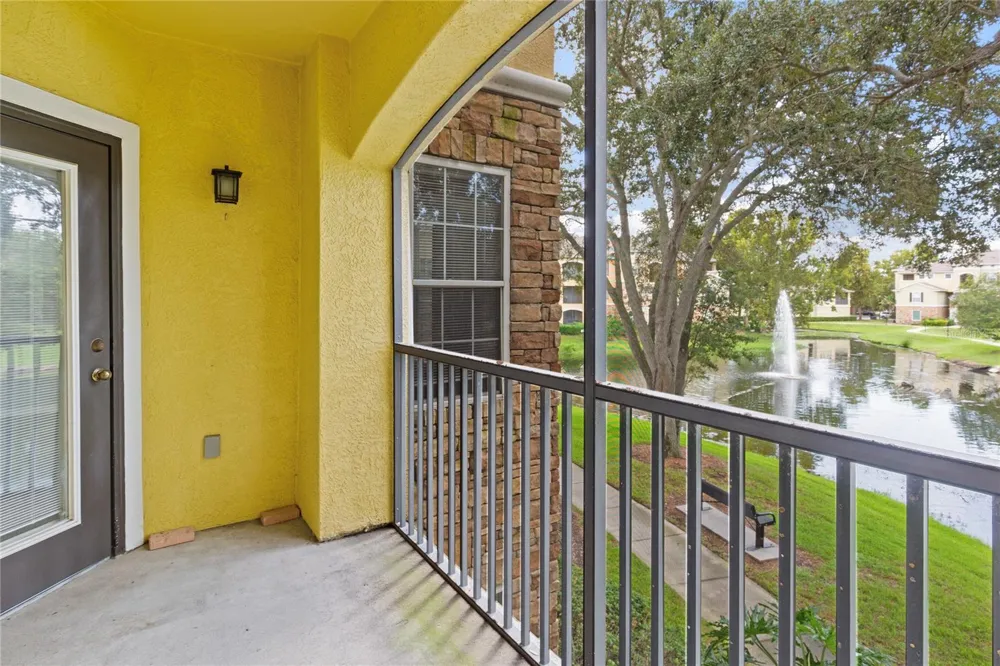10105 COURTNEY OAKS CIRCLE #203 Tampa, FL 33619