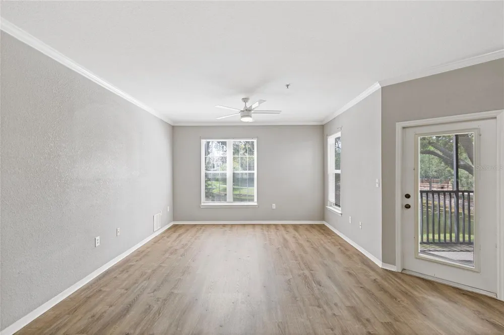 10105 COURTNEY OAKS CIRCLE #203 Tampa, FL 33619