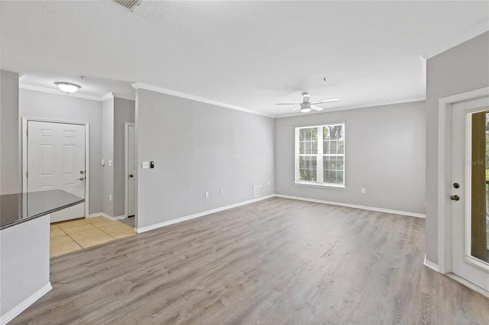 10105 COURTNEY OAKS CIRCLE #203 Tampa, FL 33619