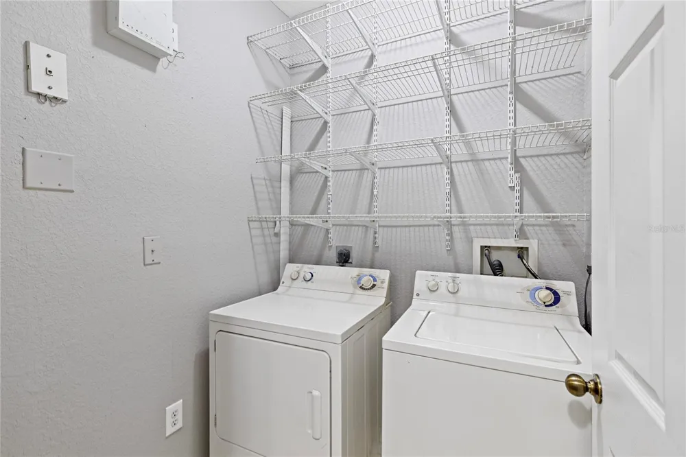 10105 COURTNEY OAKS CIRCLE #203 Tampa, FL 33619