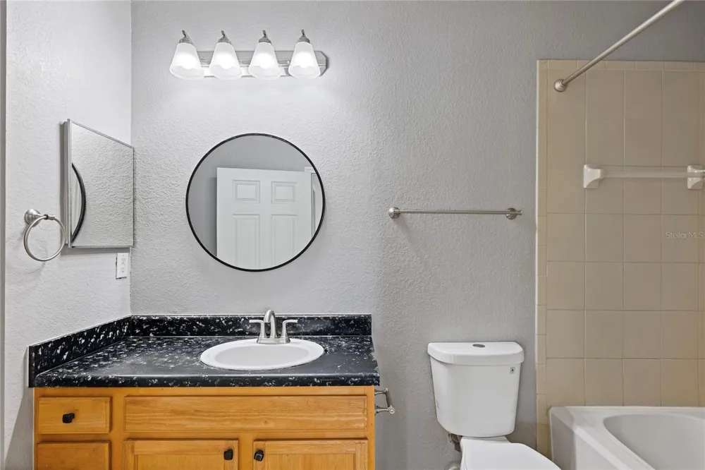 10105 COURTNEY OAKS CIRCLE #203 Tampa, FL 33619