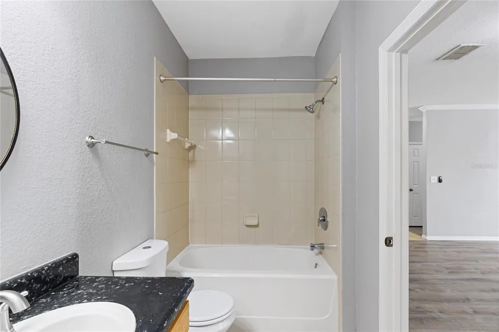 10105 COURTNEY OAKS CIRCLE #203 Tampa, FL 33619