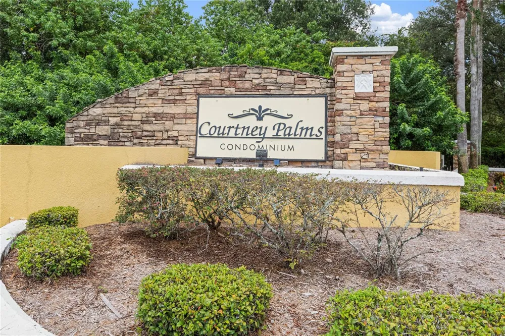 10105 COURTNEY OAKS CIRCLE #203 Tampa, FL 33619