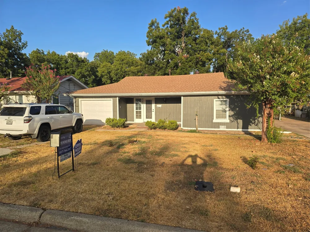 705 Vine Street Euless, TX 76040