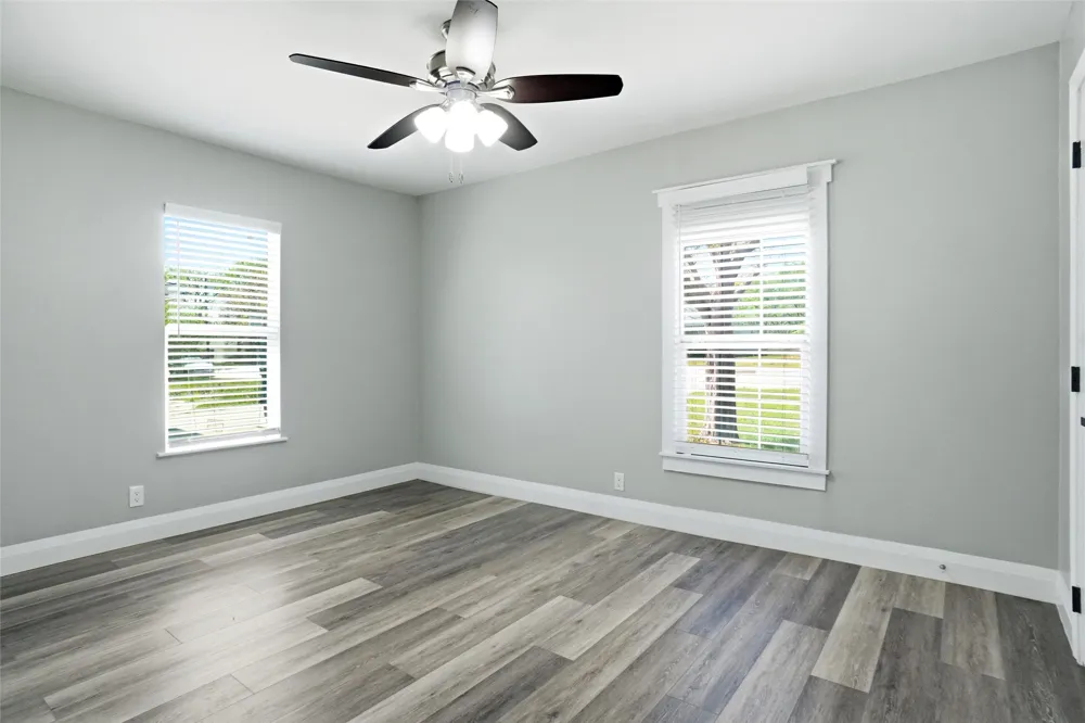 705 Vine Street Euless, TX 76040