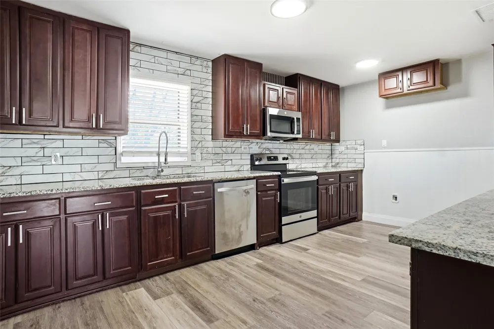 705 Vine Street Euless, TX 76040