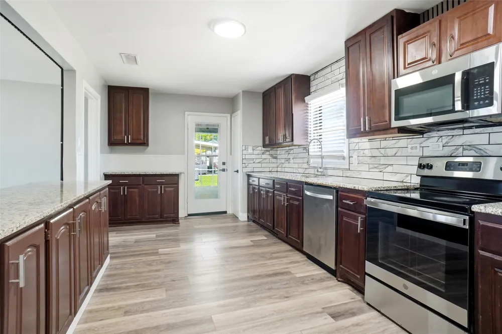 705 Vine Street Euless, TX 76040