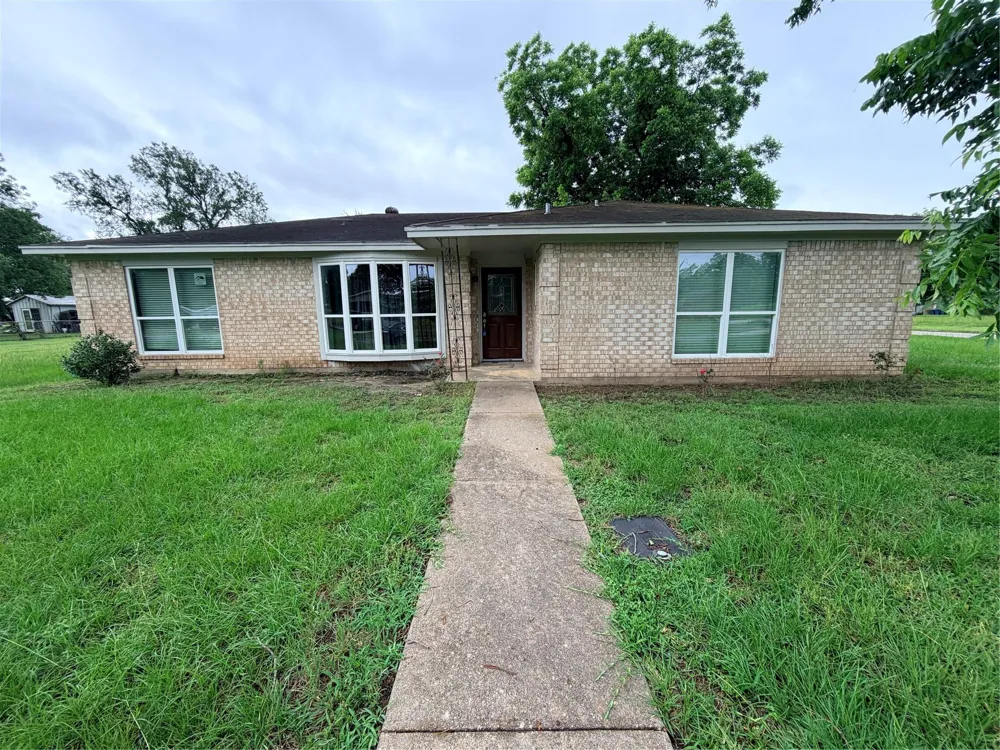 436 7th Street Hempstead, TX 77445