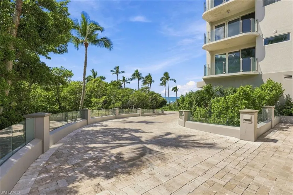 10 Seagate Drive #6N Naples, FL 34103