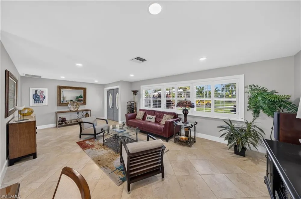 1812 SE 37th Terrace Cape Coral, FL 33904