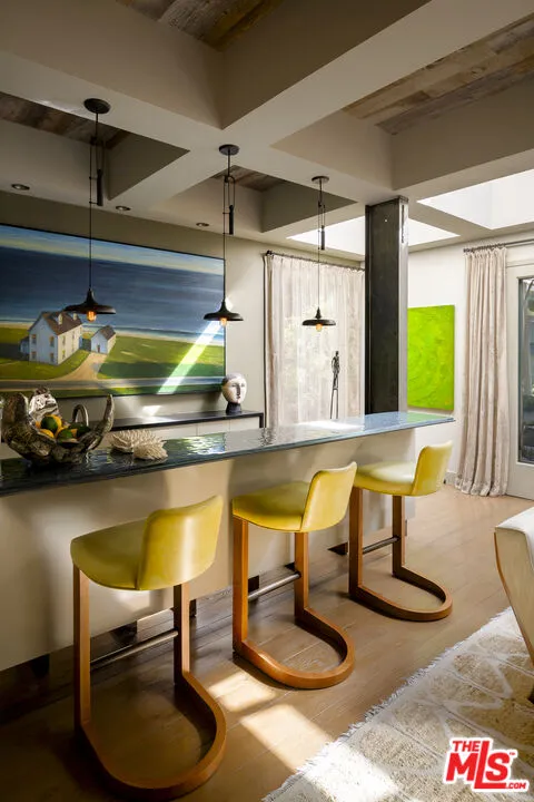 9910 Tower Lane Los Angeles, CA 90210