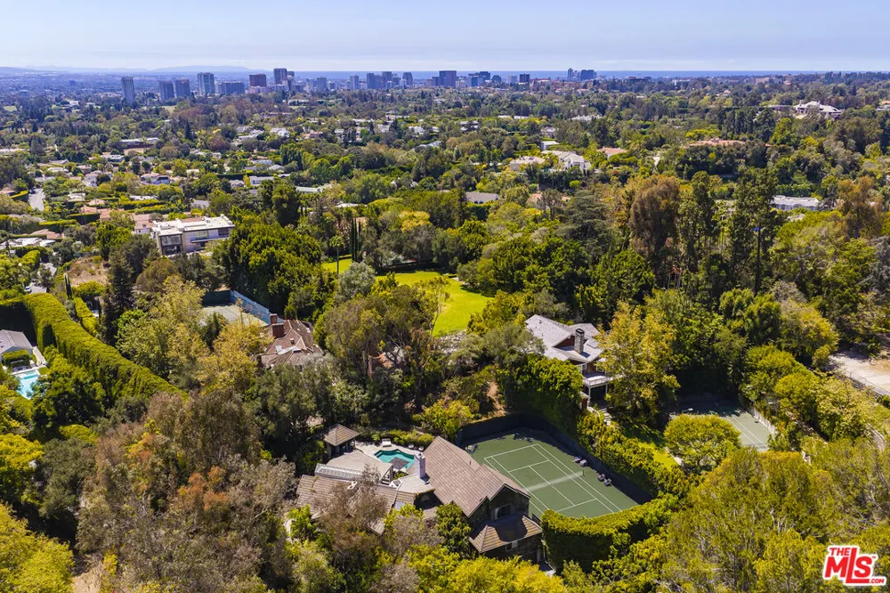 9910 Tower Lane Los Angeles, CA 90210