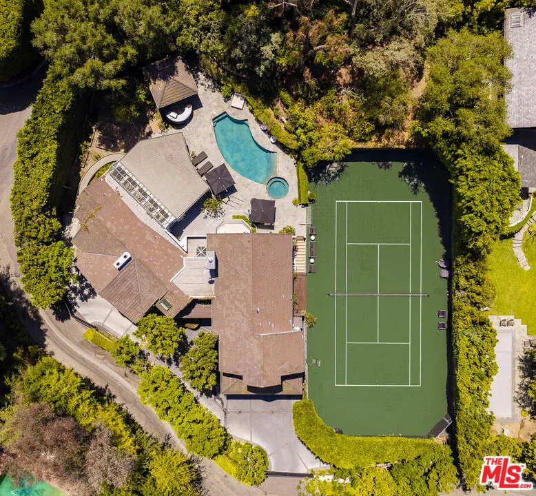 9910 Tower Lane Los Angeles, CA 90210