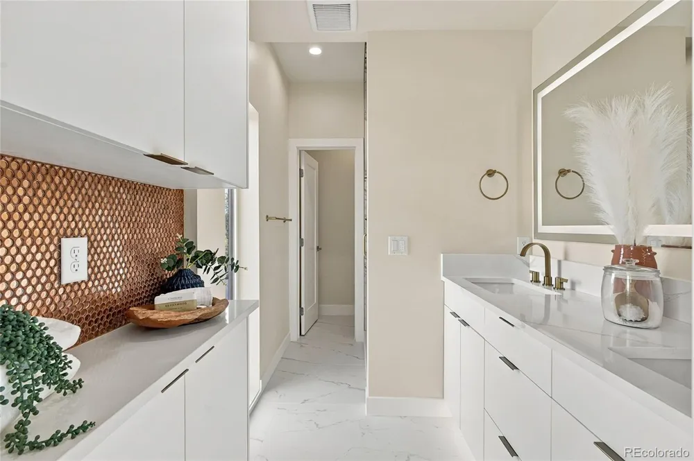 1240 E 35th Avenue Denver, CO 80205
