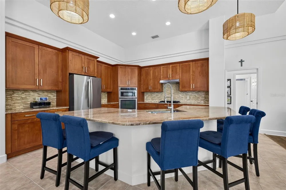 9136 HIGHLAND RIDGE WAY Tampa, FL 33647