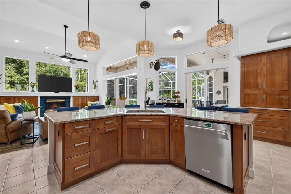 9136 HIGHLAND RIDGE WAY Tampa, FL 33647