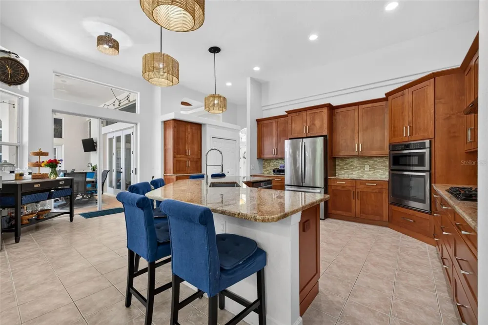 9136 HIGHLAND RIDGE WAY Tampa, FL 33647