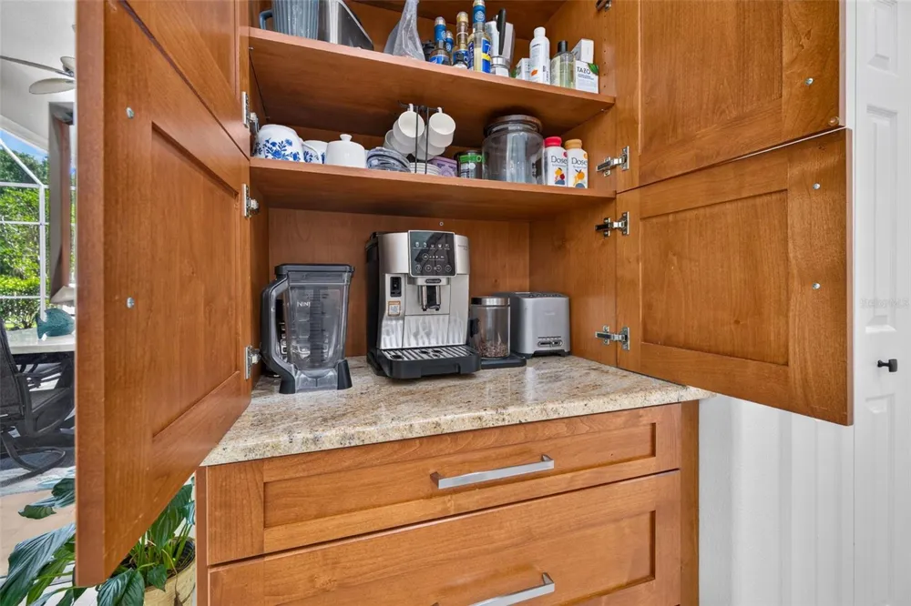 9136 HIGHLAND RIDGE WAY Tampa, FL 33647