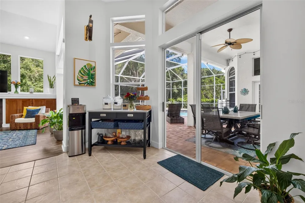 9136 HIGHLAND RIDGE WAY Tampa, FL 33647