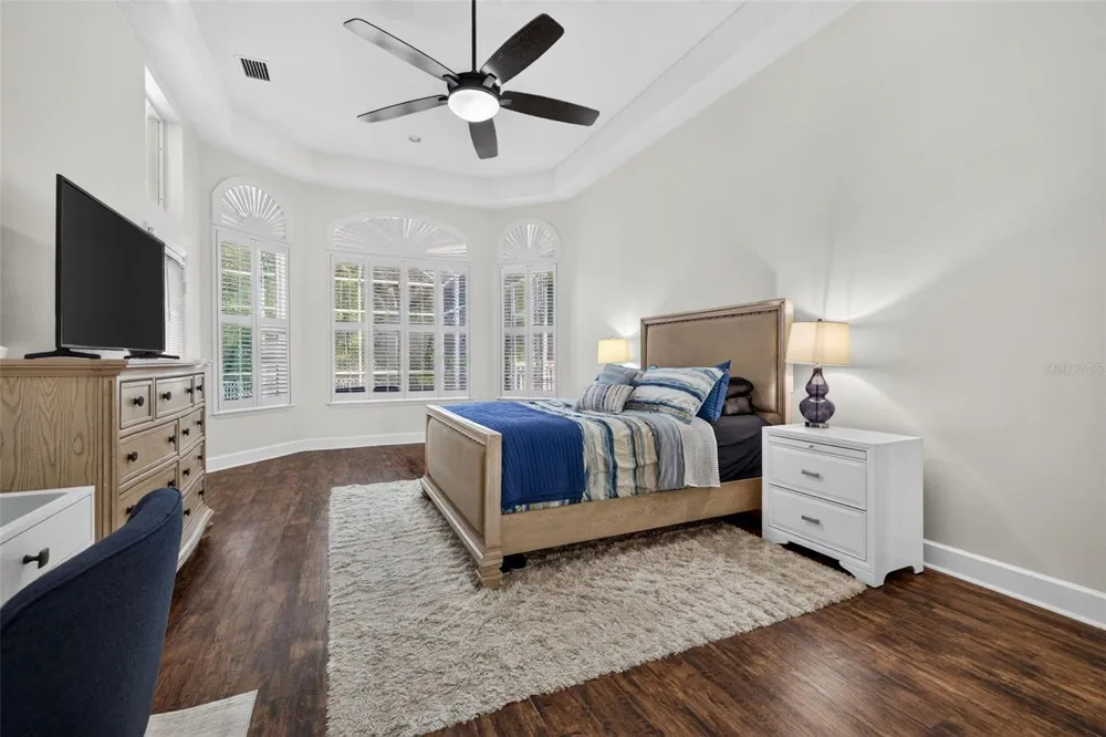 9136 HIGHLAND RIDGE WAY Tampa, FL 33647