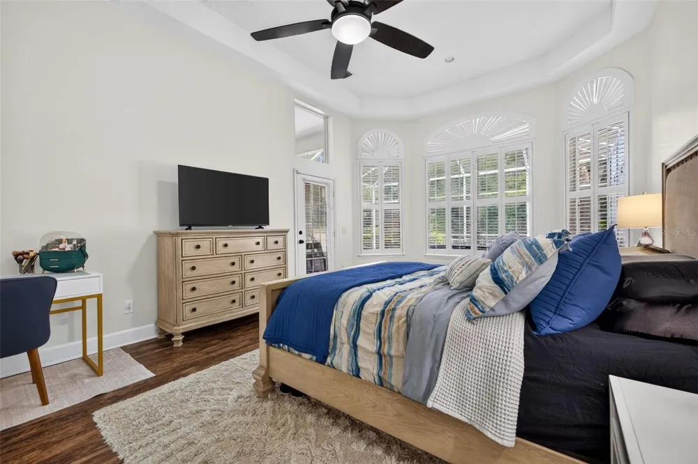 9136 HIGHLAND RIDGE WAY Tampa, FL 33647
