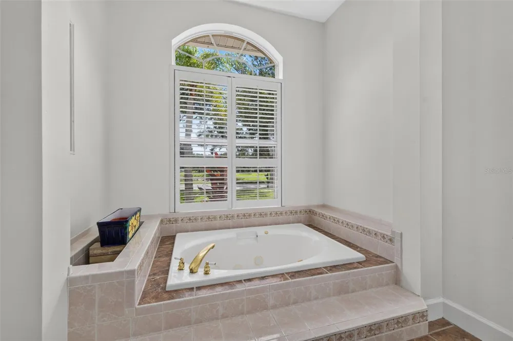 9136 HIGHLAND RIDGE WAY Tampa, FL 33647