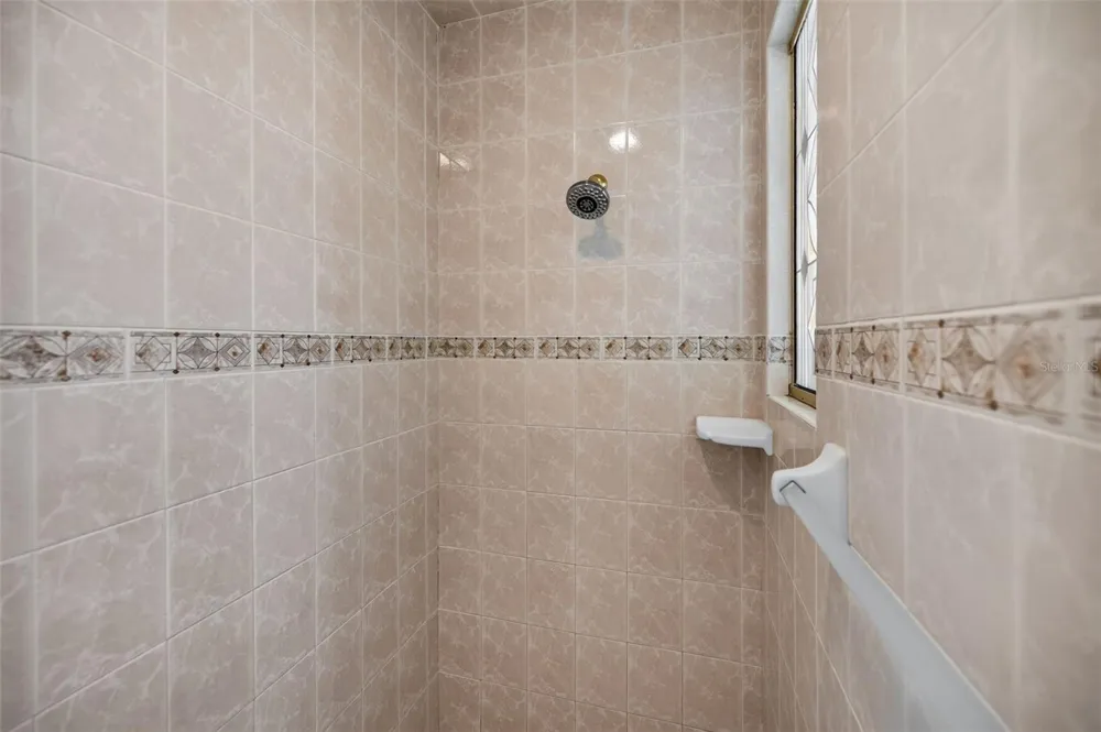 9136 HIGHLAND RIDGE WAY Tampa, FL 33647