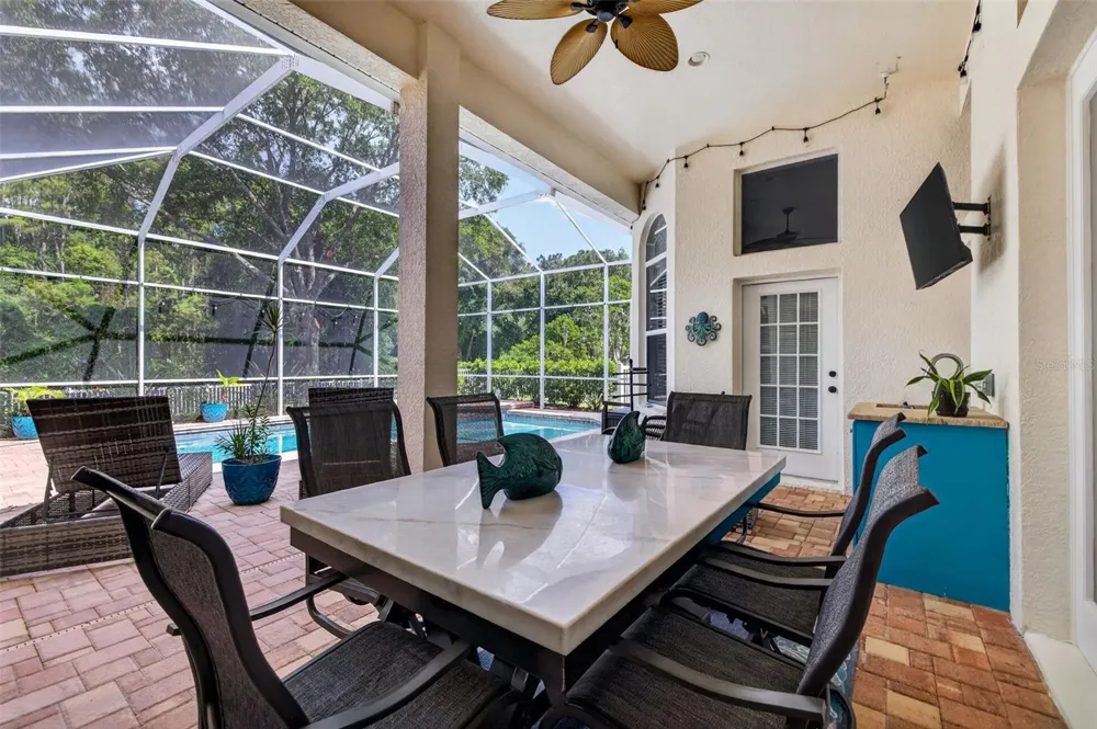 9136 HIGHLAND RIDGE WAY Tampa, FL 33647